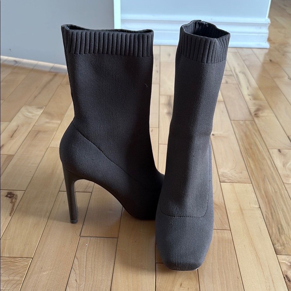 Elegant Chocolate Brown Women's Heeled Boots